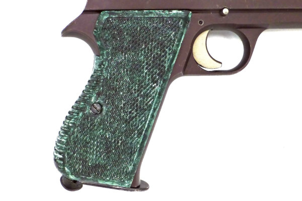 Plaquettes d’origine P210-2,  Finition « Croco »  hydro-peinture, pièce unique. Plaquettes d’origine P210-2,  Finition « Croco »  hydro-peinture, pièce unique.